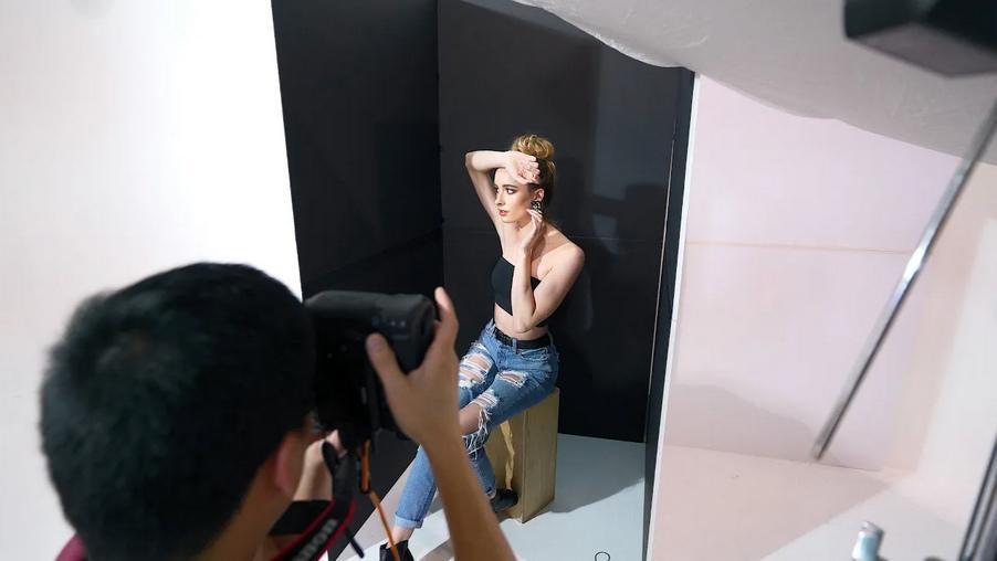 Commercial & Portrait Photographer - Joseph Tran - Multiple Lighting Setups Using V-Flats-V-Flat World