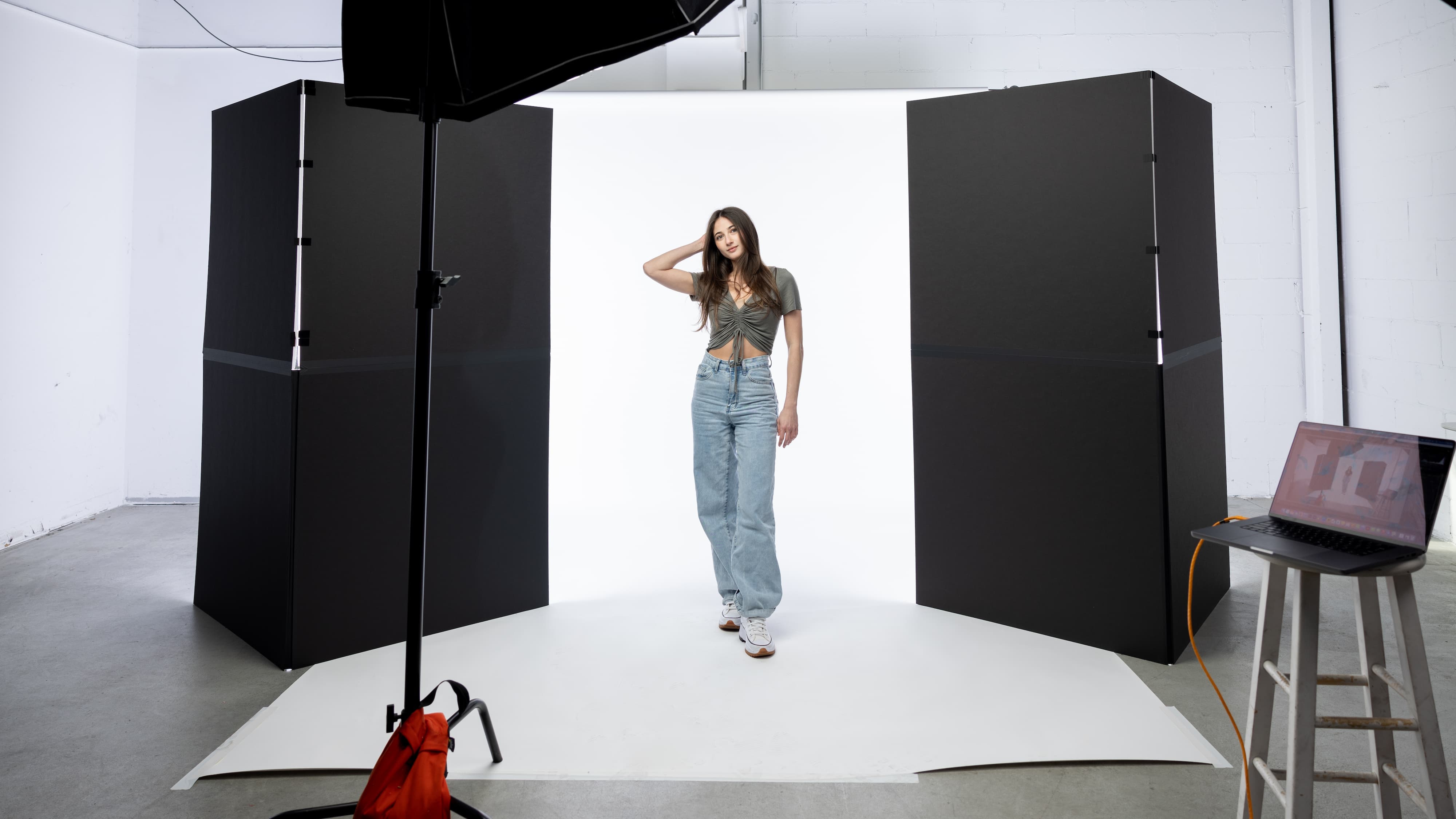 Photography background lighting with model and two V-Flats.