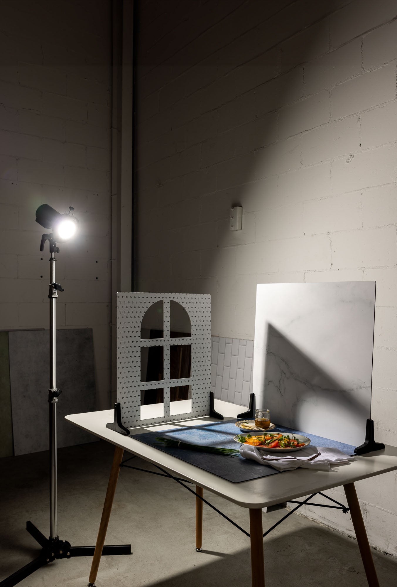 Shadow Boards – V-Flat World