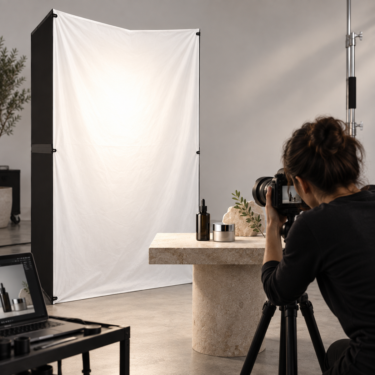 V-Flat diffusion skin softening light for a professional product photography setup